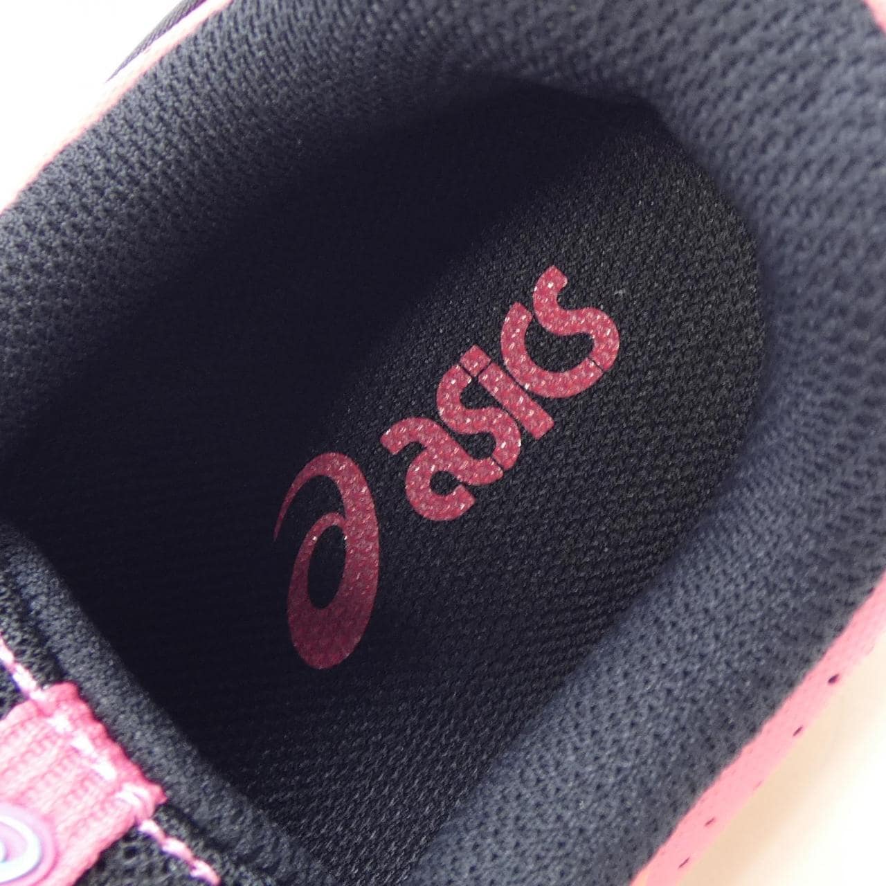 ASICS运动鞋