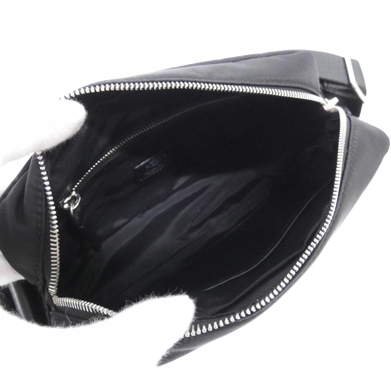 【新品】トッズ XBMTRKQ0100SPFB999 ショルダーバッグ