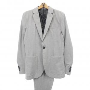 ウノピュウノウグァーレトレ 1 piu 1 uguale 3 スーツ