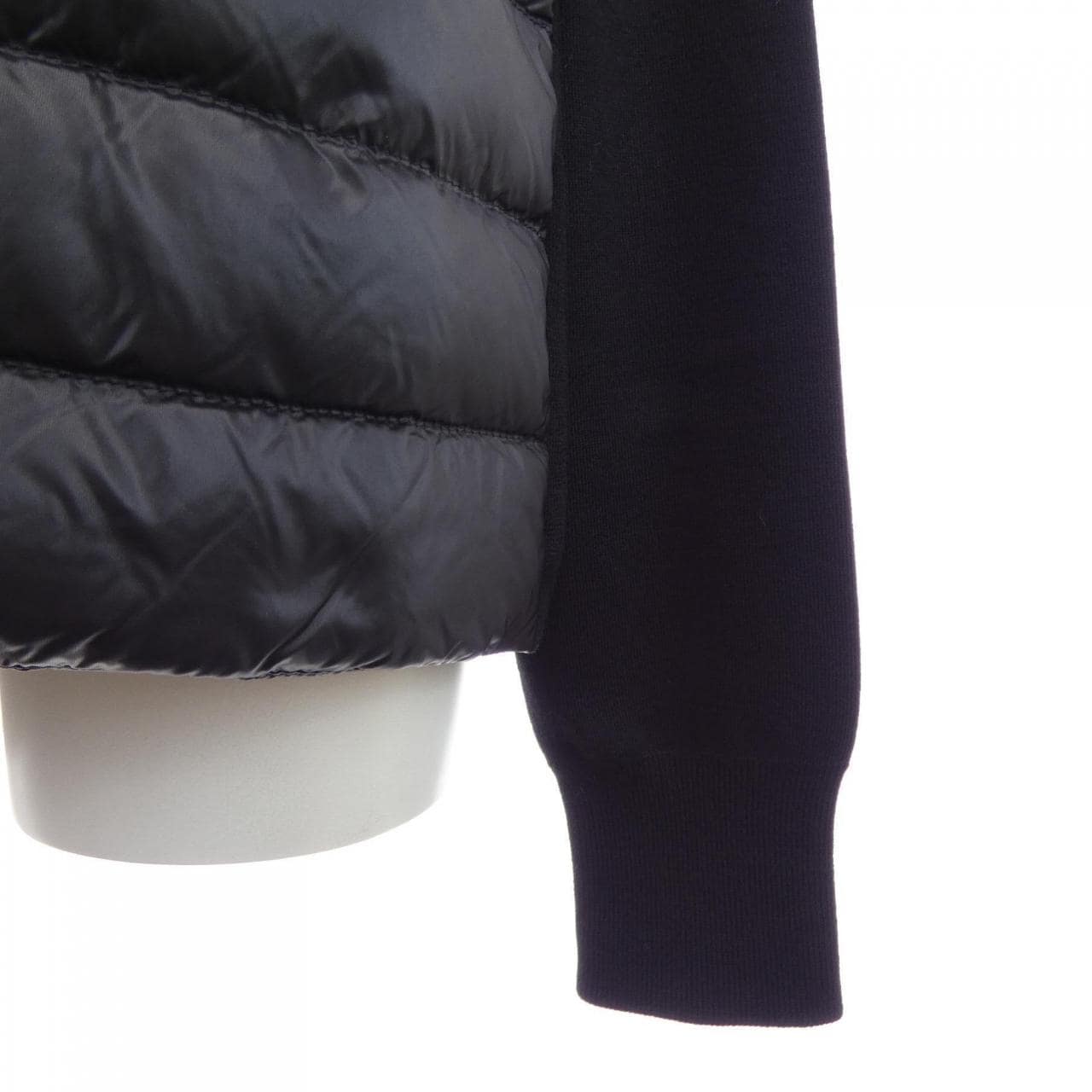 【新品】モンクレール MONCLER 20939B00036 M1131 ダウンジャケット