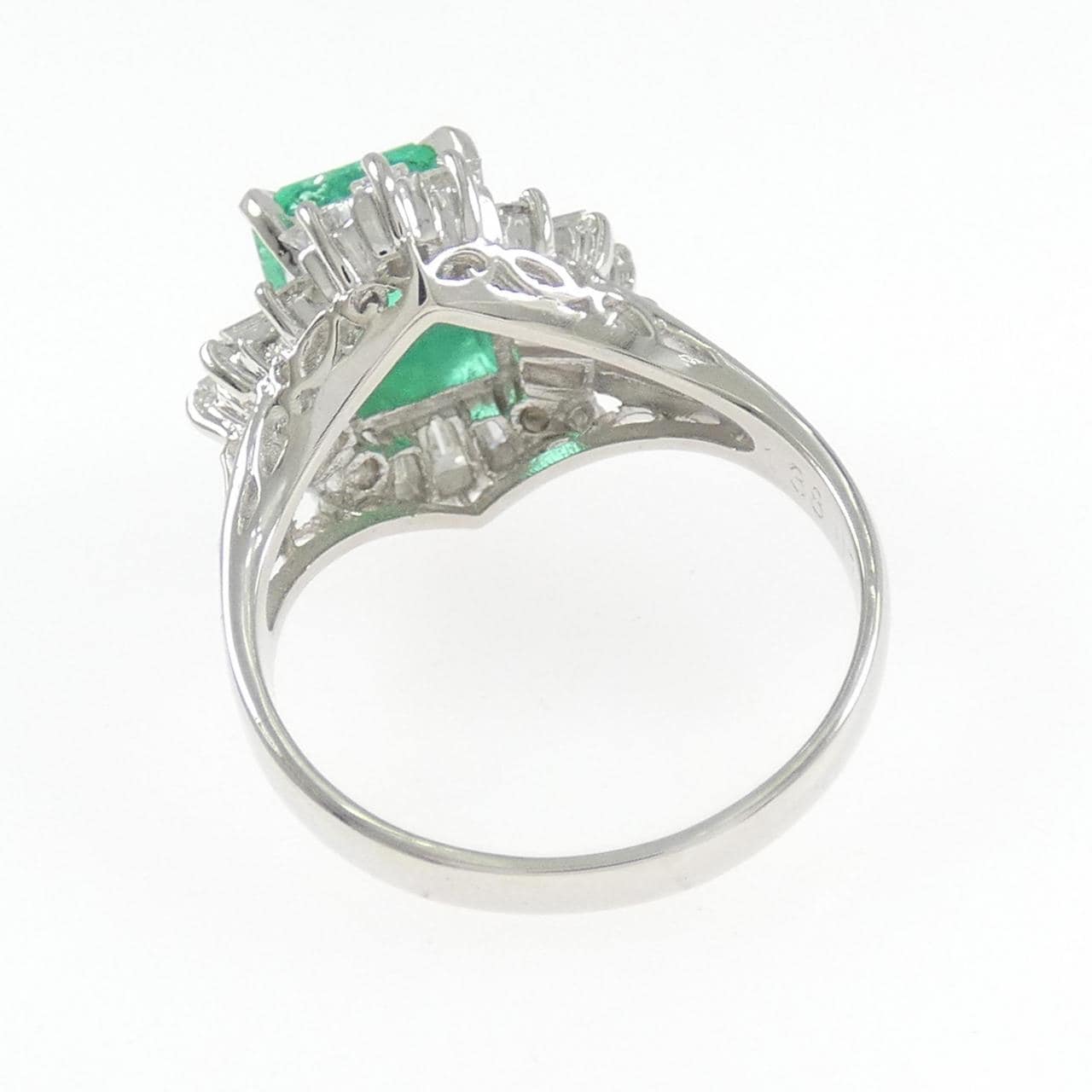 PT900 エメラルド リング 1.38CT