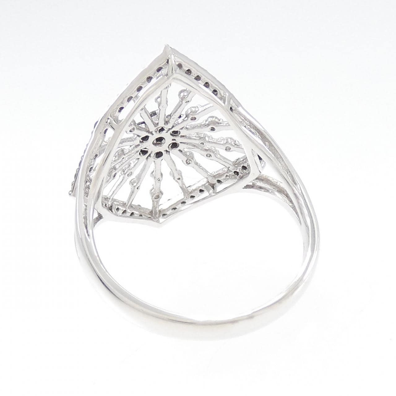 K18WG/K18BG フラワー ダイヤモンド リング 0.50CT