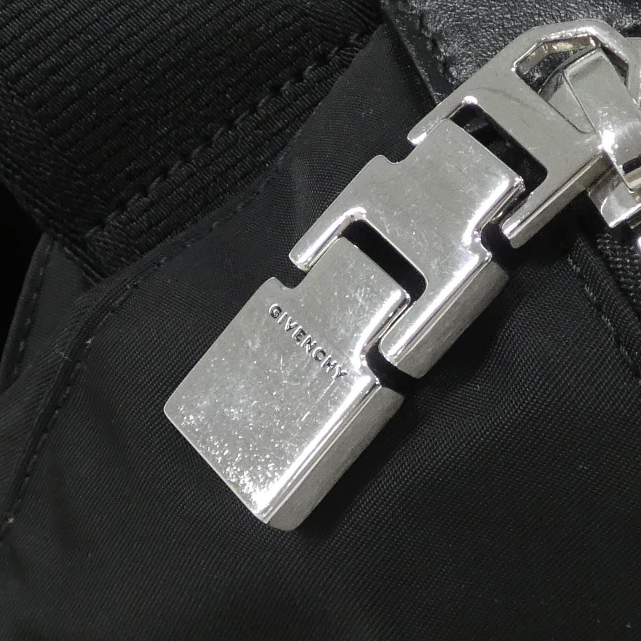 ジバンシー G ZIP BACKPACK BK50A8K1JE リュックサック