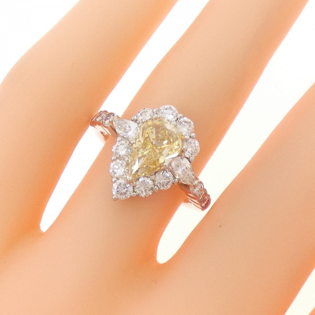 PT900 ダイヤモンド リング 1.291CT FDY SI2 ファンシーカット