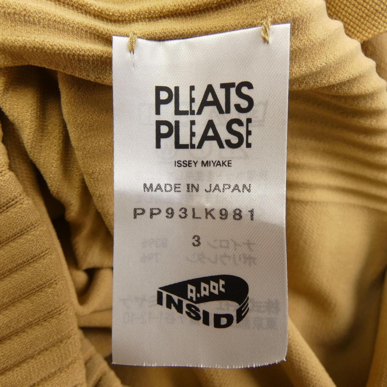 百褶PLEATS PLEASE上衣