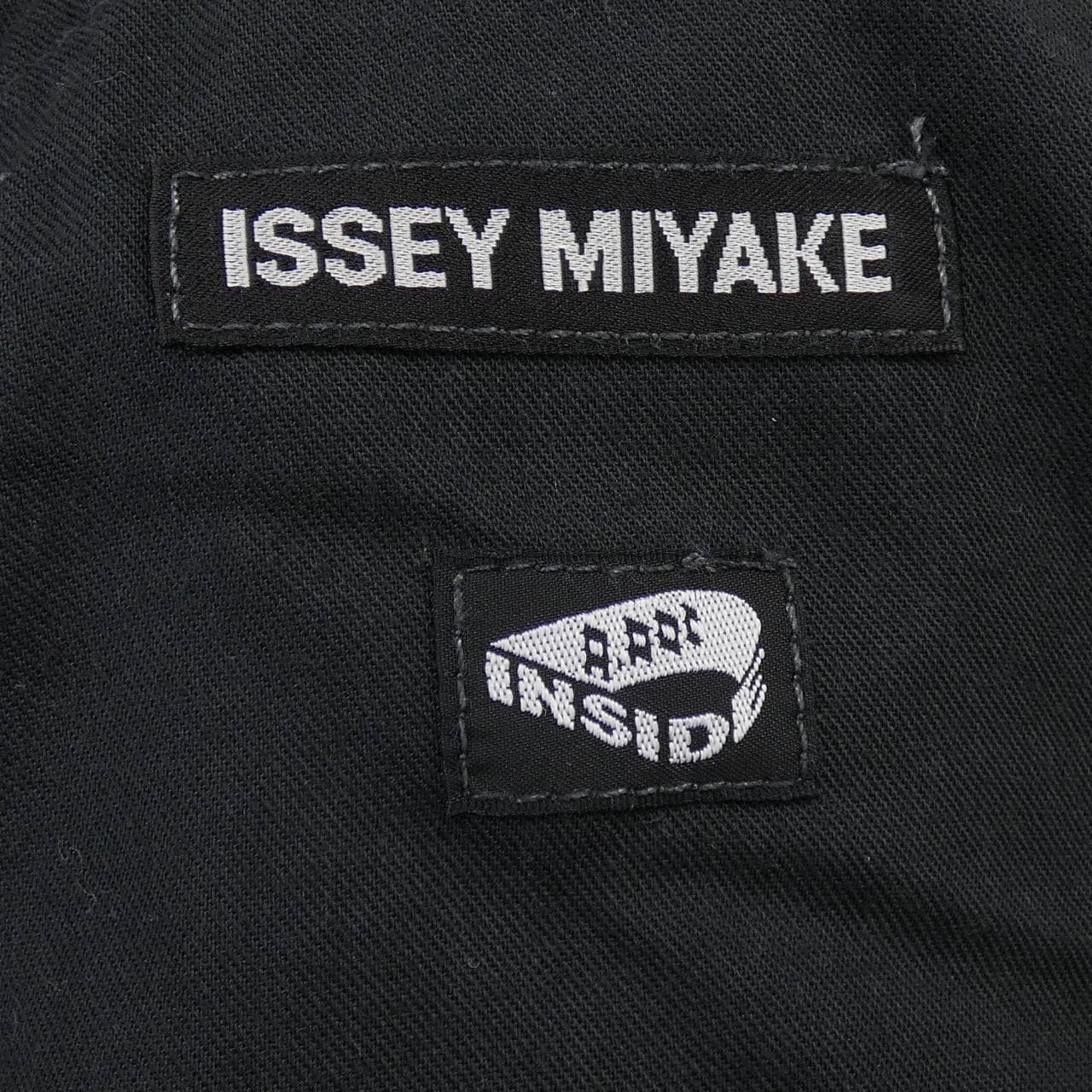 イッセイミヤケ ISSEY MIYAKE ME91FF108 ジーンズ