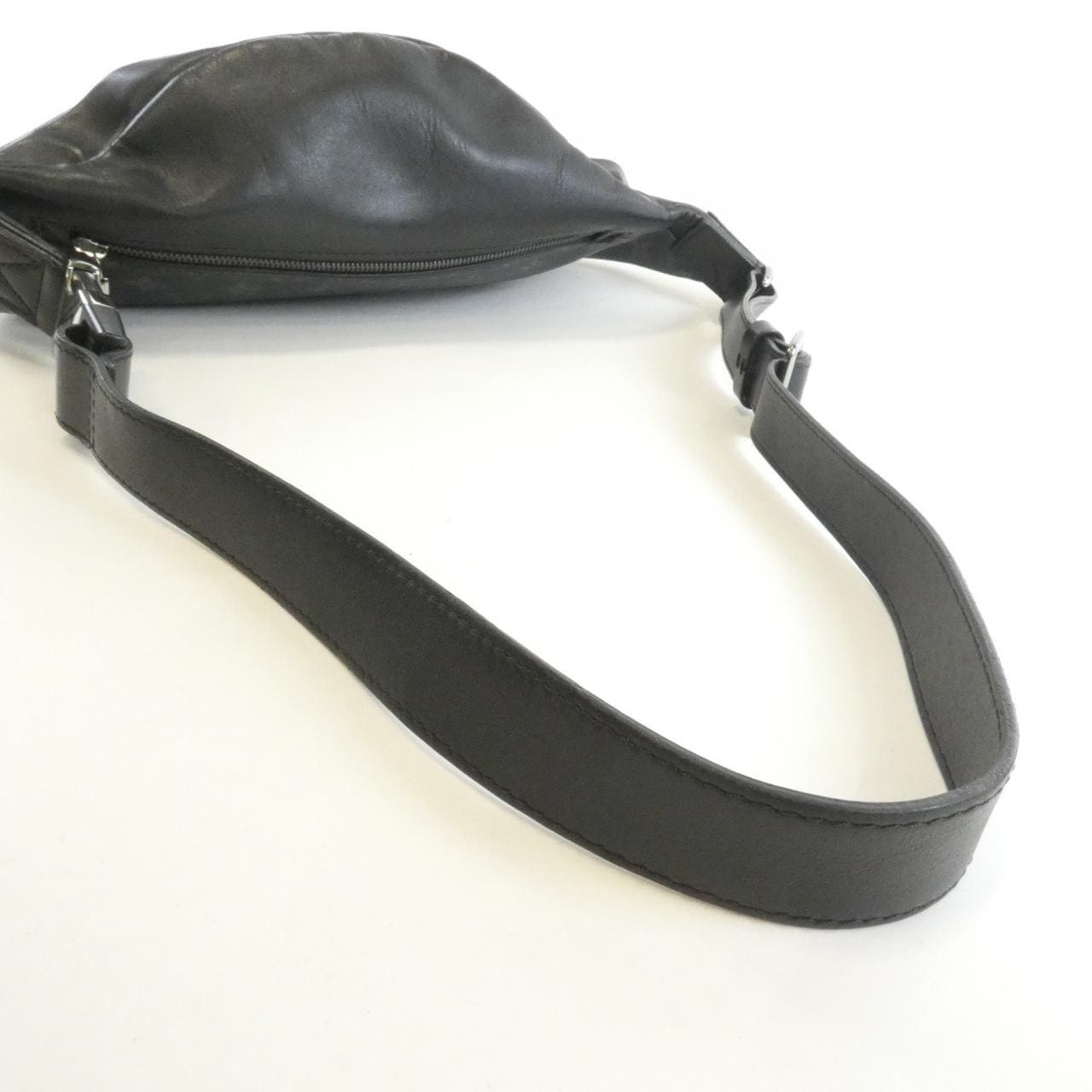 ルイヴィトン モノグラム エクリプス ディスカバリー バムバッグ M44336 ショルダーバッグ