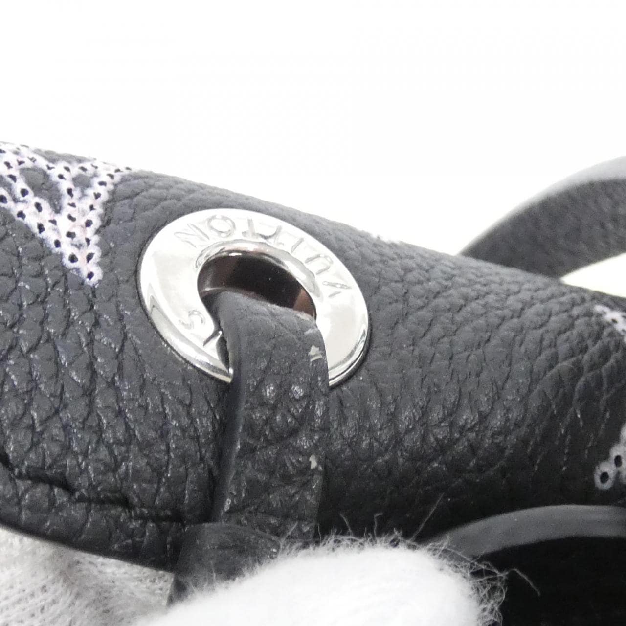 ルイヴィトン マヒナ(フライトモード) ベラ M21096 ショルダーバッグ