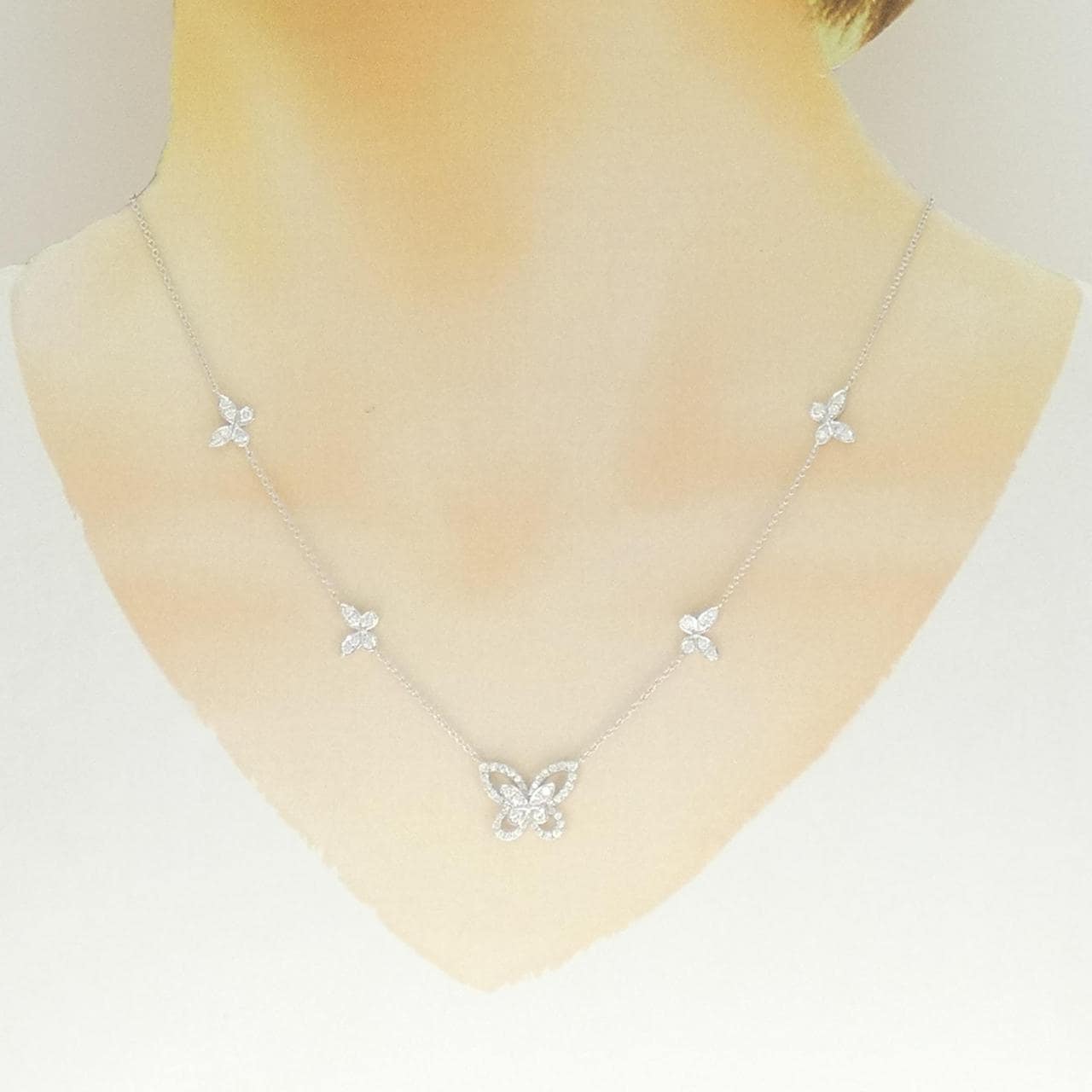 グラフ ミニ バタフライ シルエット ネックレス