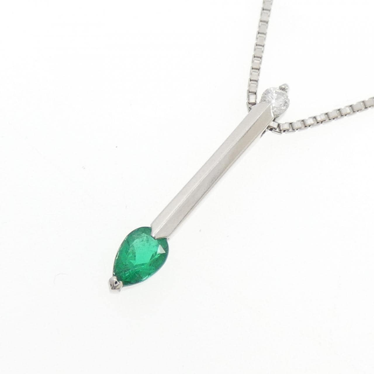 PT850 エメラルド ネックレス 0.32CT