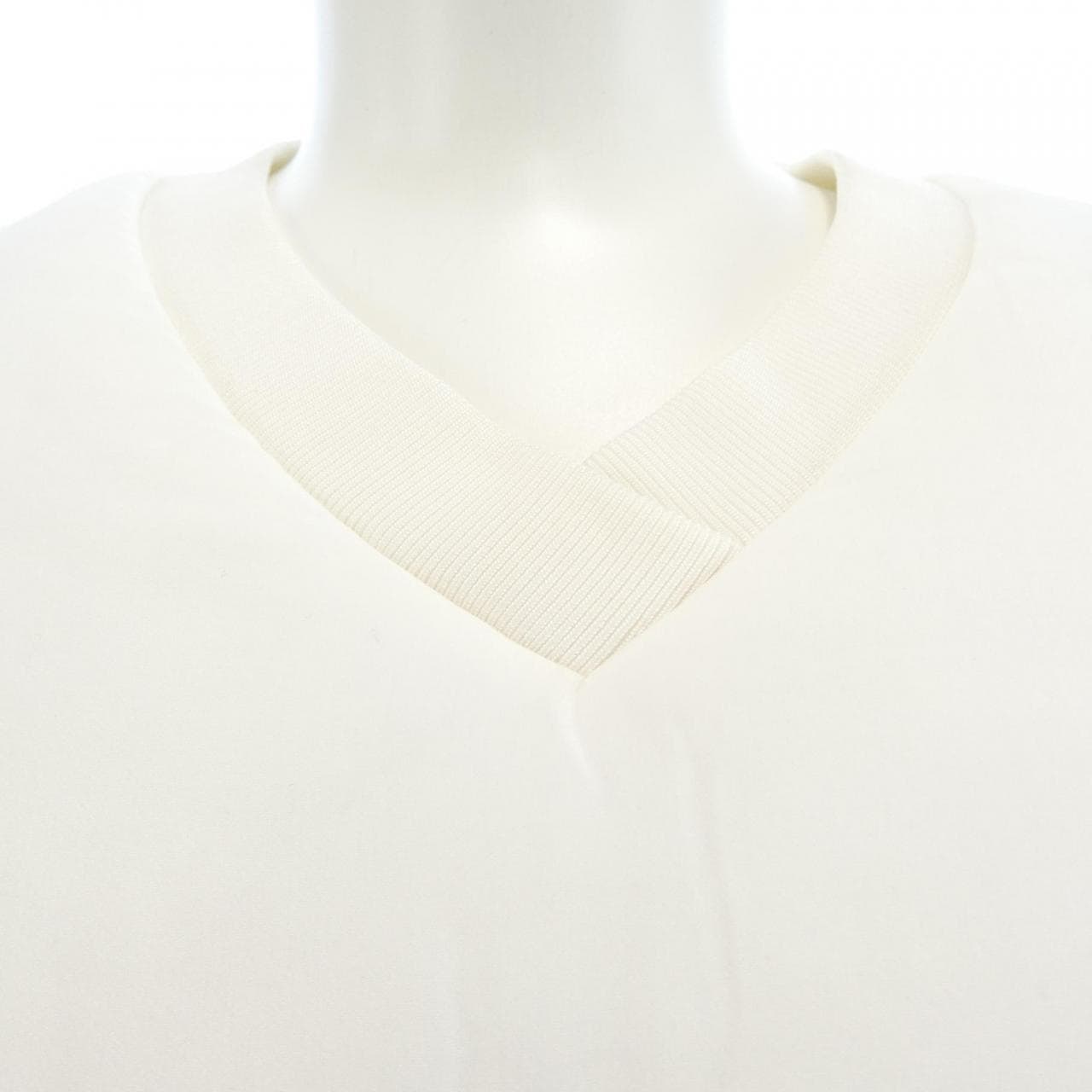 ルイヴィトン LOUIS VUITTON lvオーナメントパデッドvネックスウェット HNB65WOF3 トップス