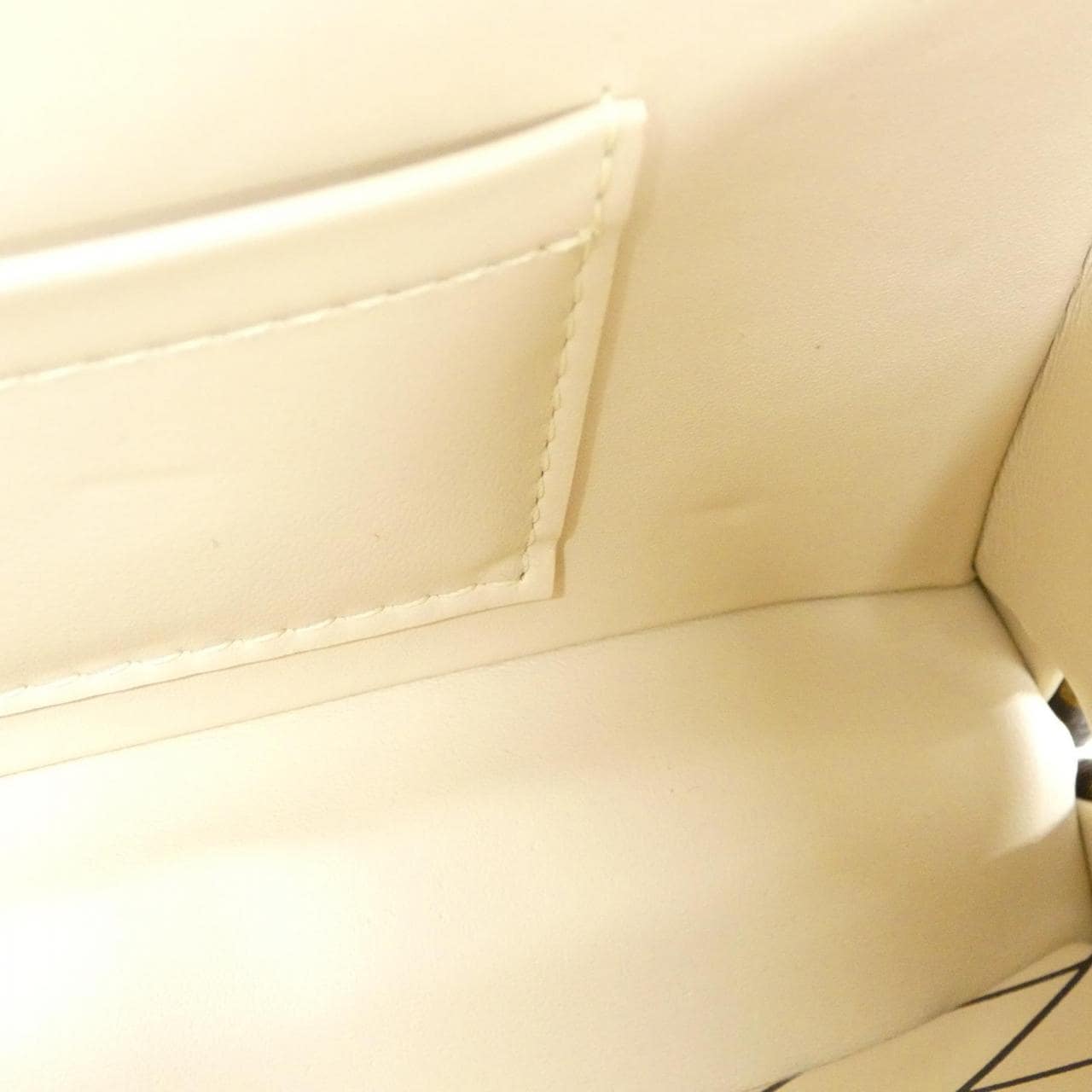 ルイヴィトン モノグラム(LVストリートサイン) プティット マル M23496 ショルダーバッグ