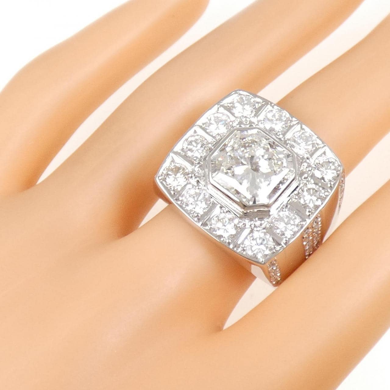 PT900 ダイヤモンド リング 2.982CT