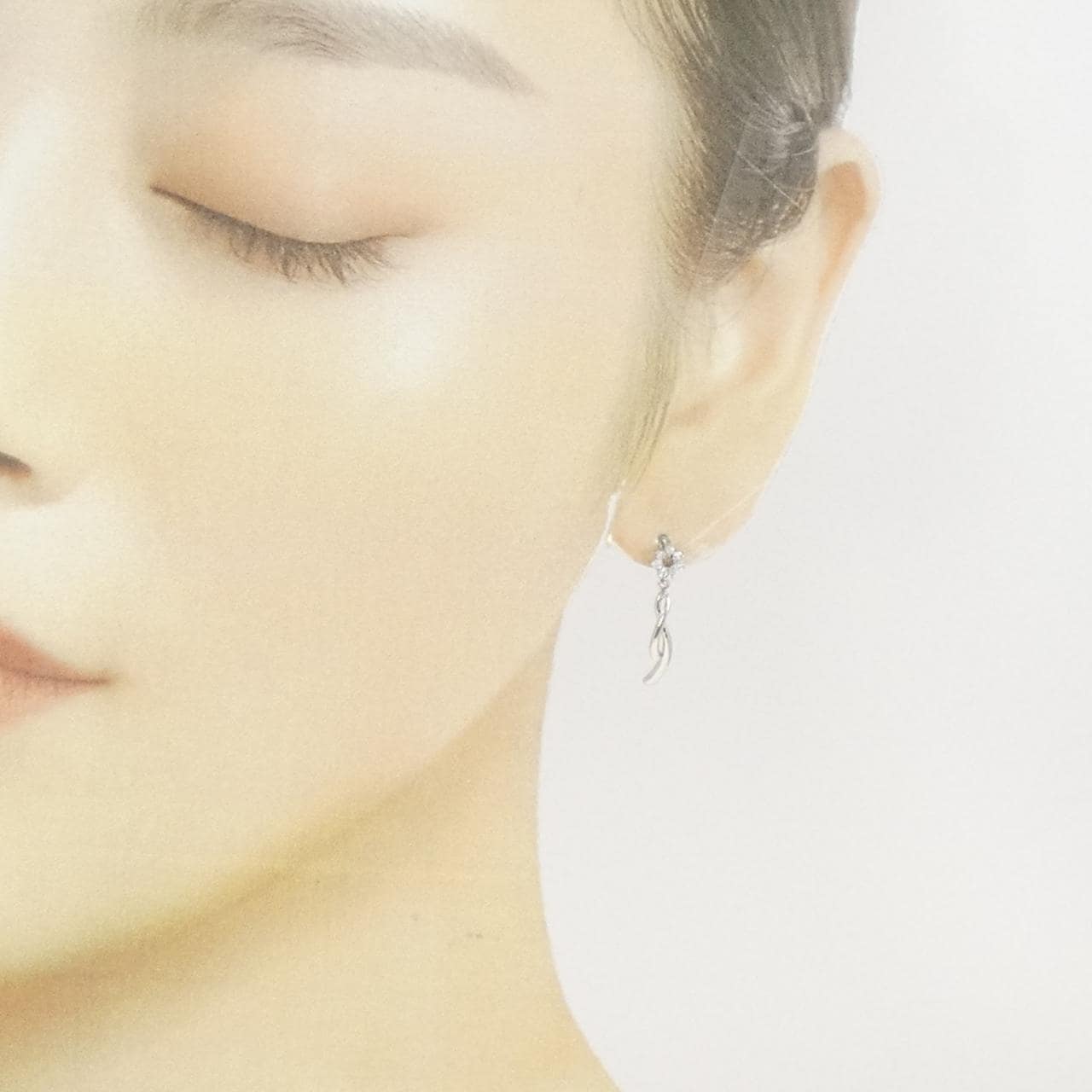 PT900 ダイヤモンド ピアス 0.14CT
