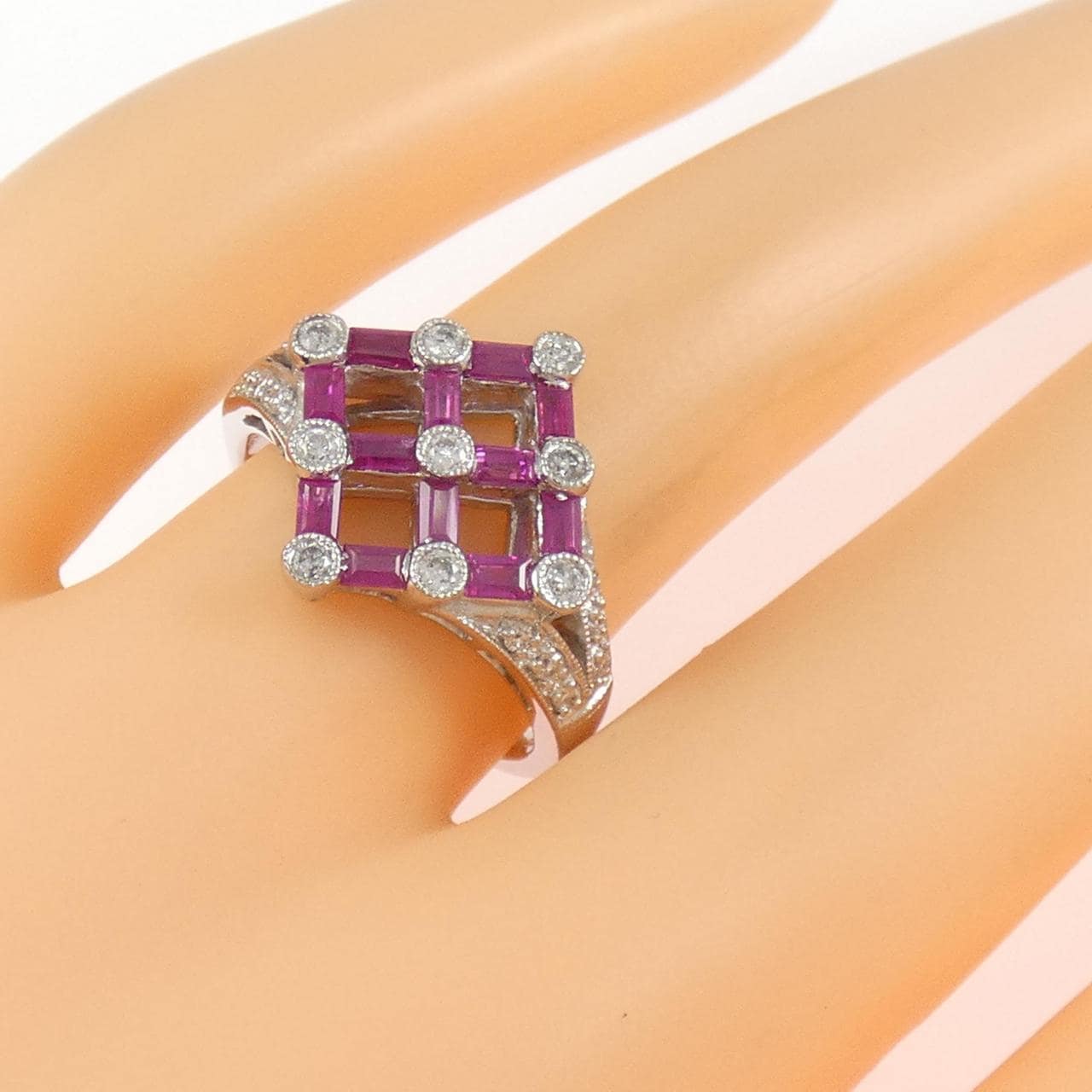 K18WG ruby ring 0.70CT