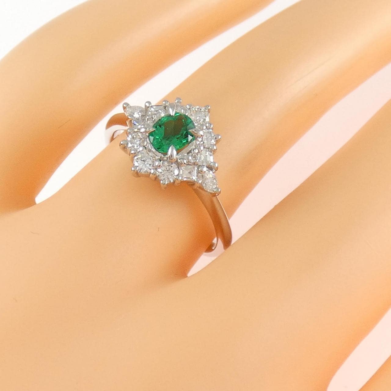 PT900 エメラルド リング 0.30CT