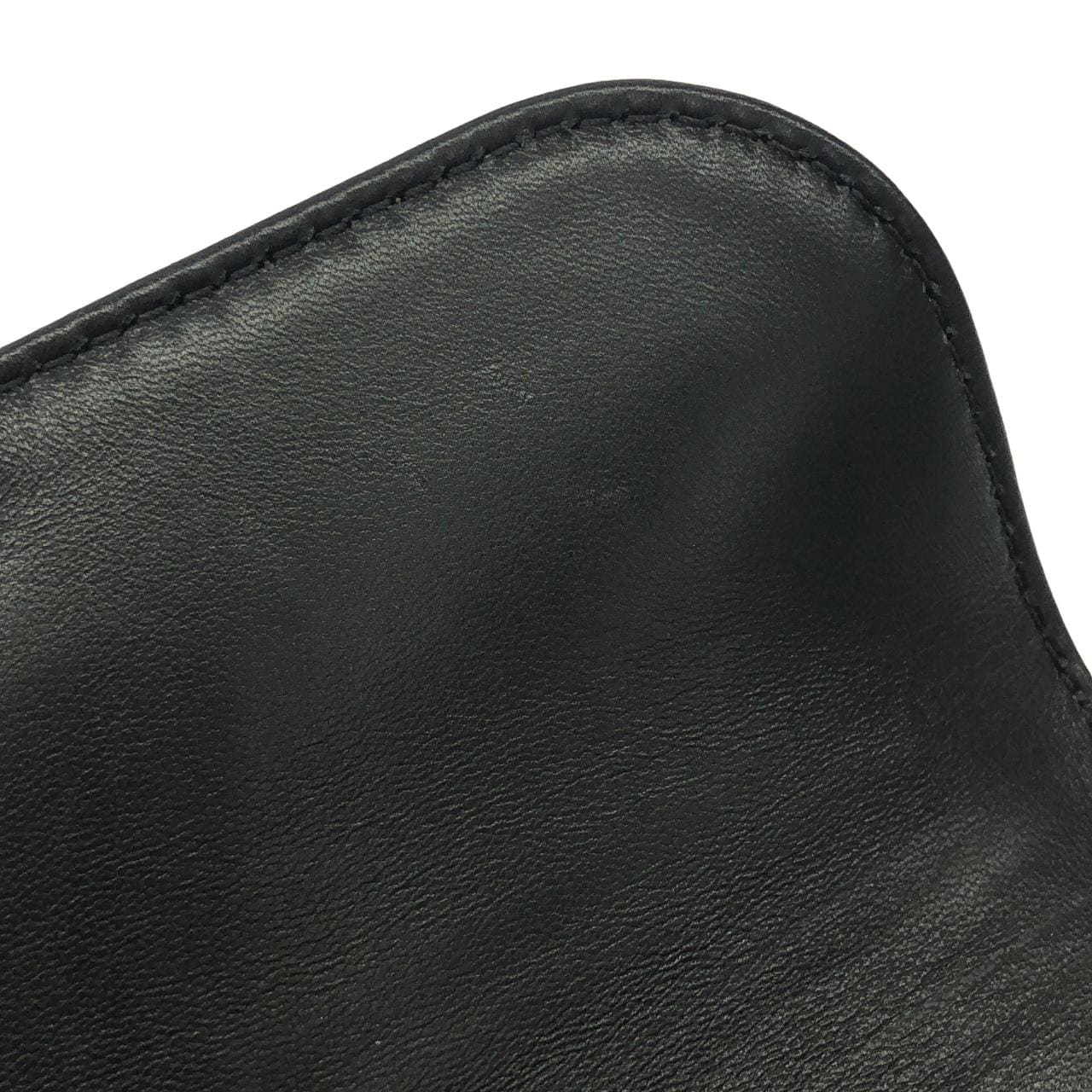 ヴァレンティノガラヴァーニ バッグ