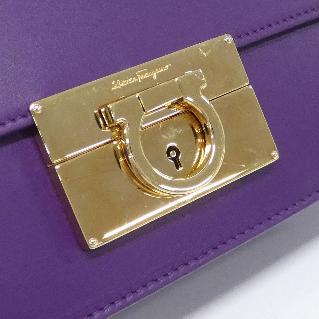 サルヴァトーレフェラガモ 21 E099 ショルダーバッグ
