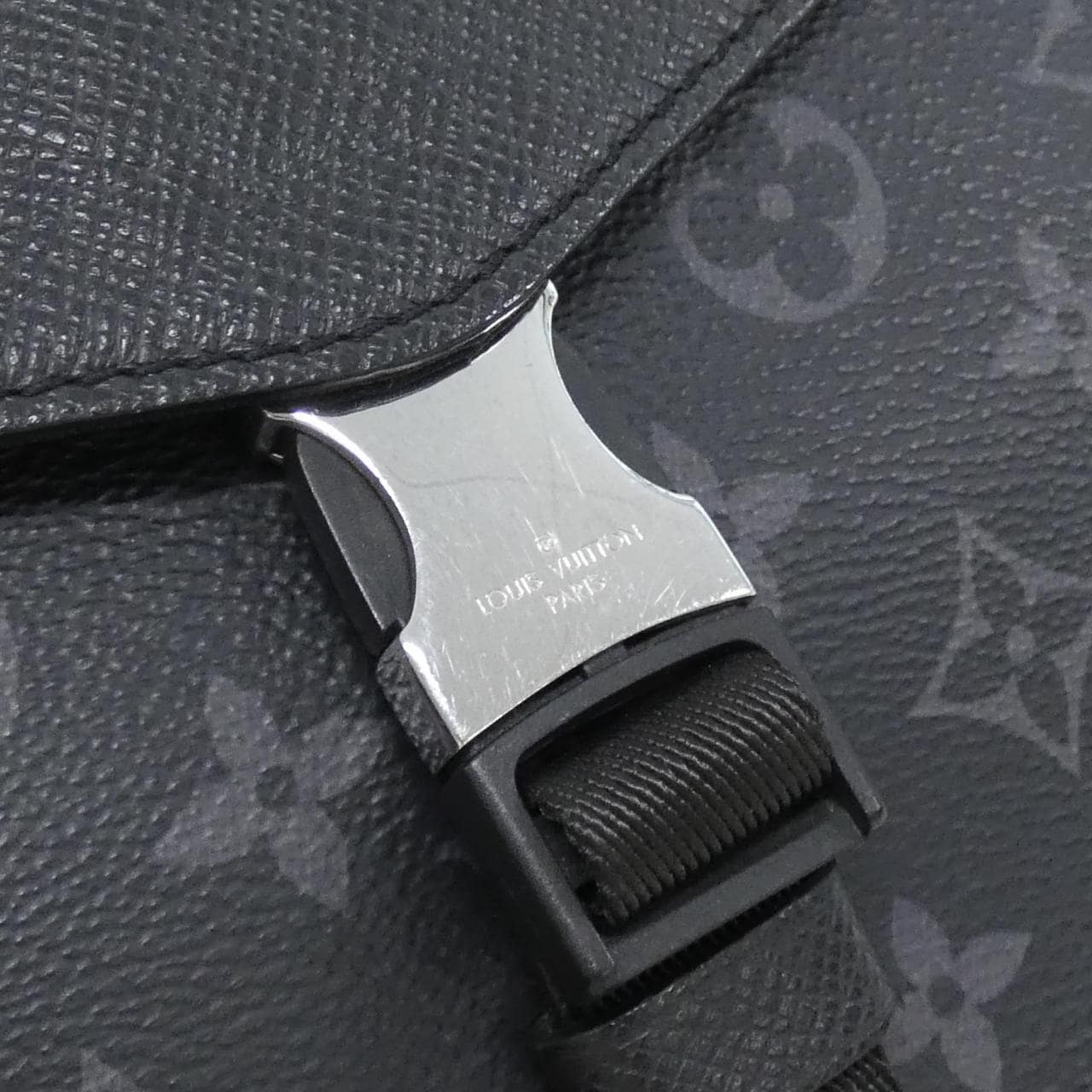 ルイヴィトン タイガ ラマ フラップ メッセンジャー M30413 ショルダーバッグ