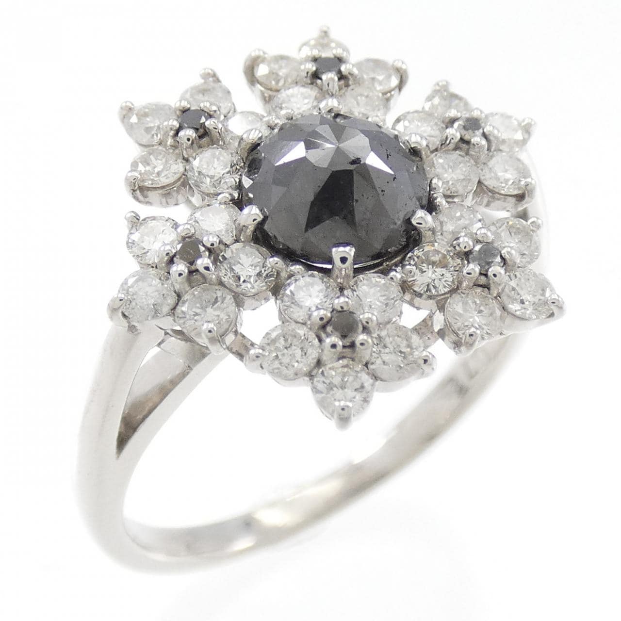K18WG フラワー ダイヤモンド リング 1.82CT