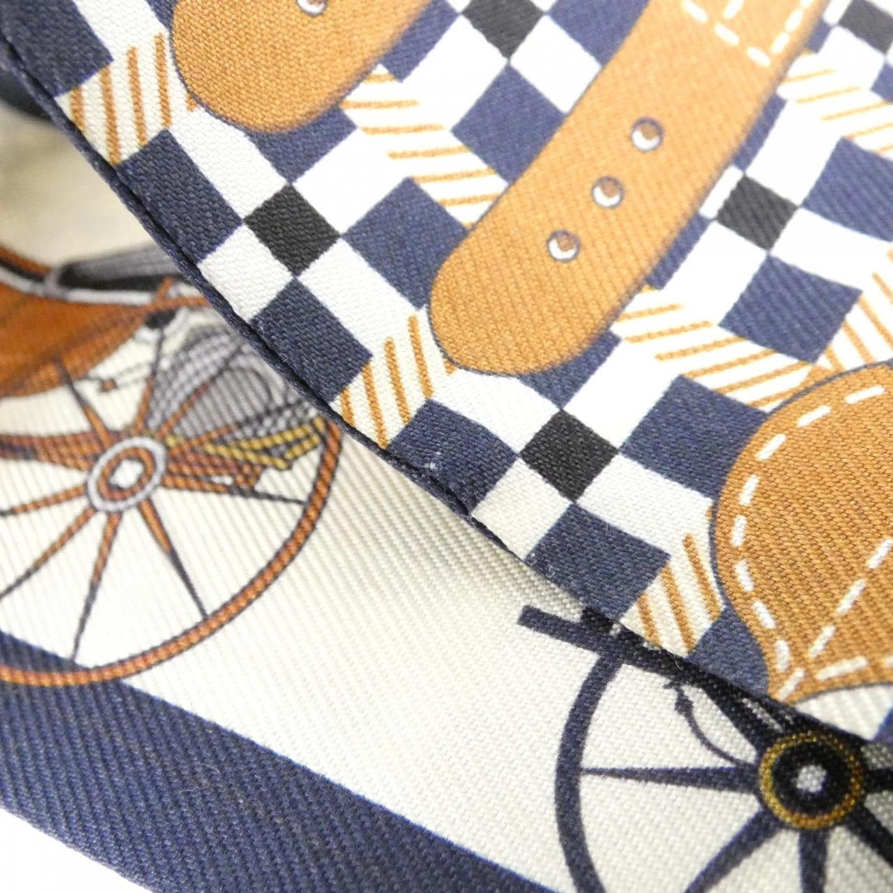 エルメス LES VOITURES NOUVELLE ツイリー 064108S スカーフ