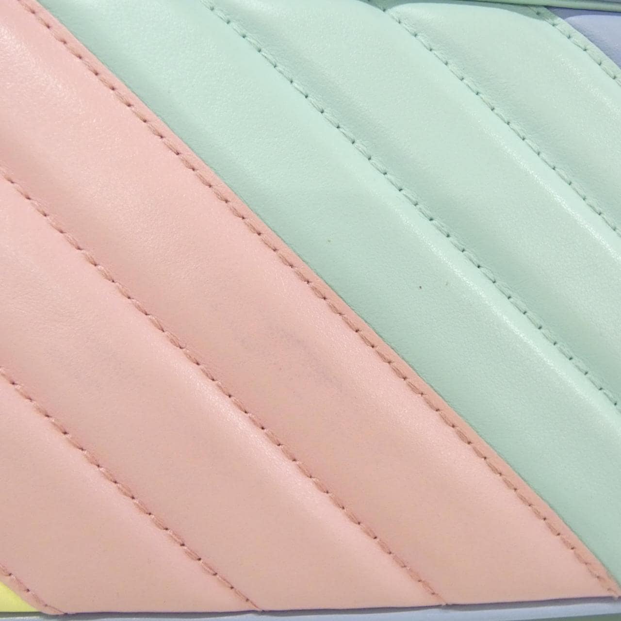 グッチ GG MARMONT 443497 DTDXP ショルダーバッグ