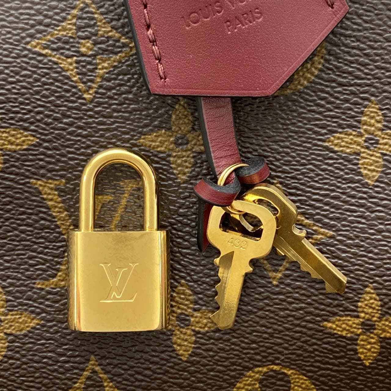 ルイヴィトン モノグラム フラワー ホーボー M43547 ショルダーバッグ