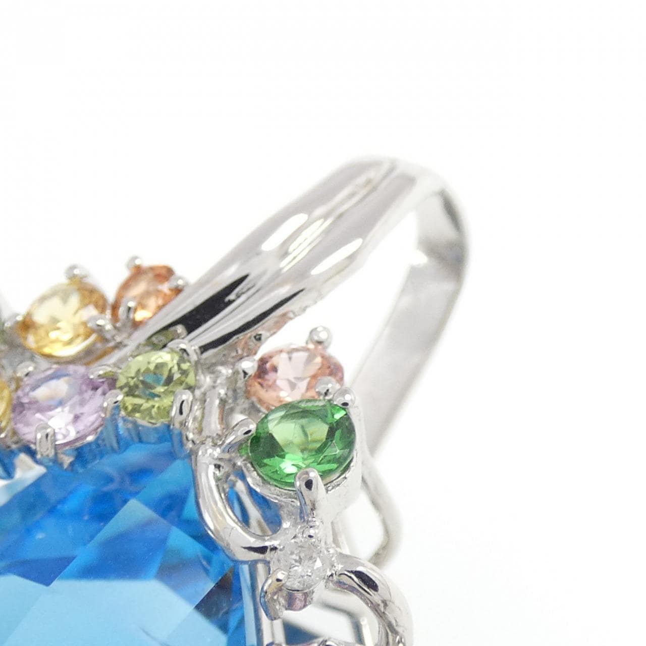 K18WG ブルートパーズ ペンダント 33.86CT
