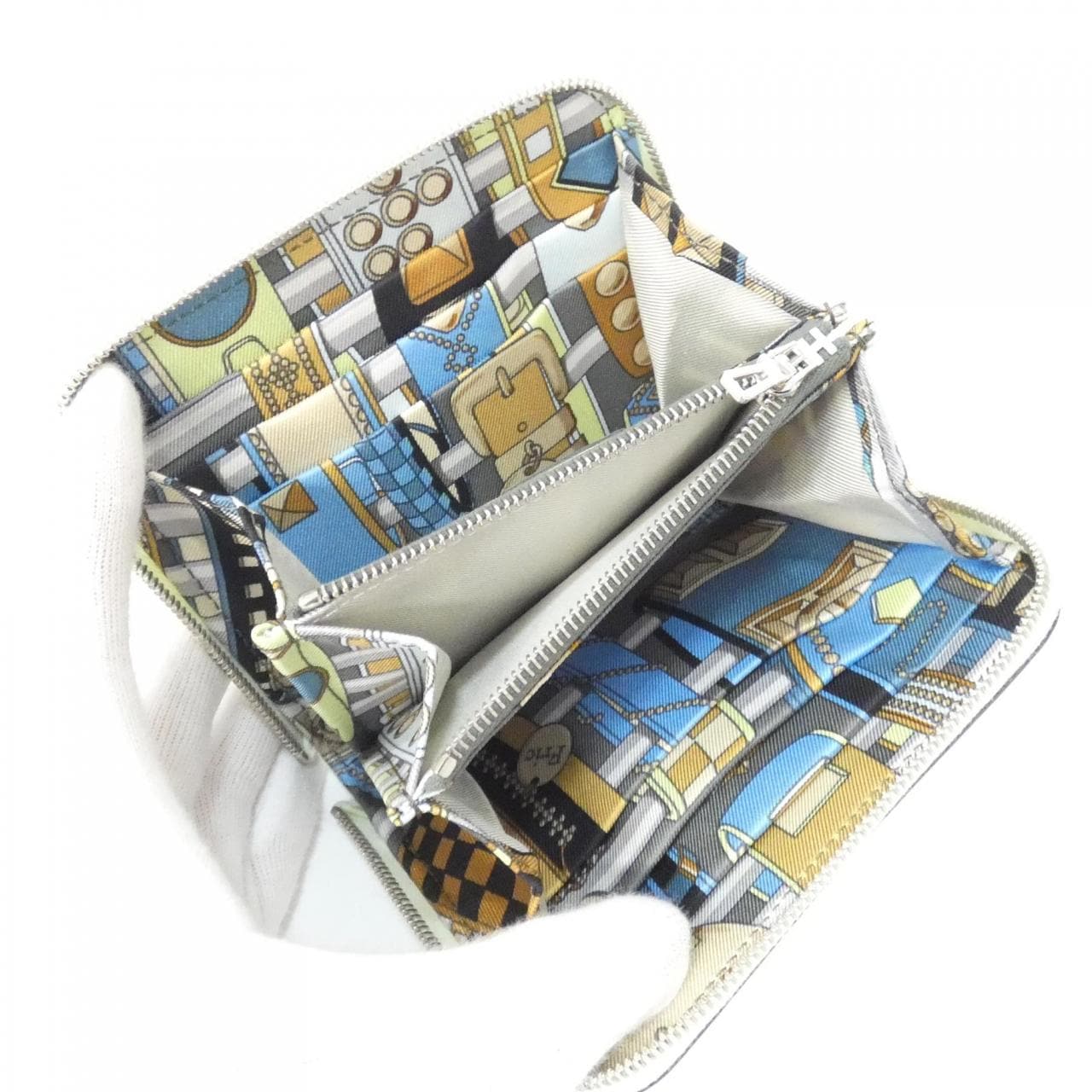 【未使用品】エルメス COLLIER DE CHIEN シルク イン コンパクト 067389CK 財布