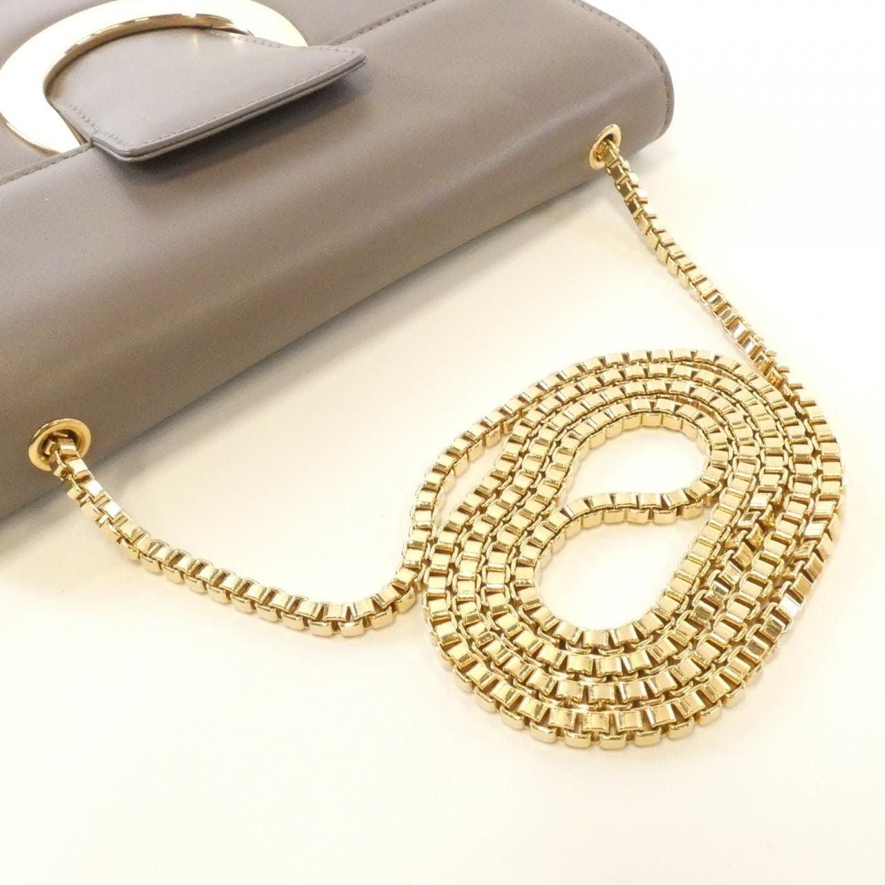 サルヴァトーレフェラガモ 21 F893 ショルダーバッグ