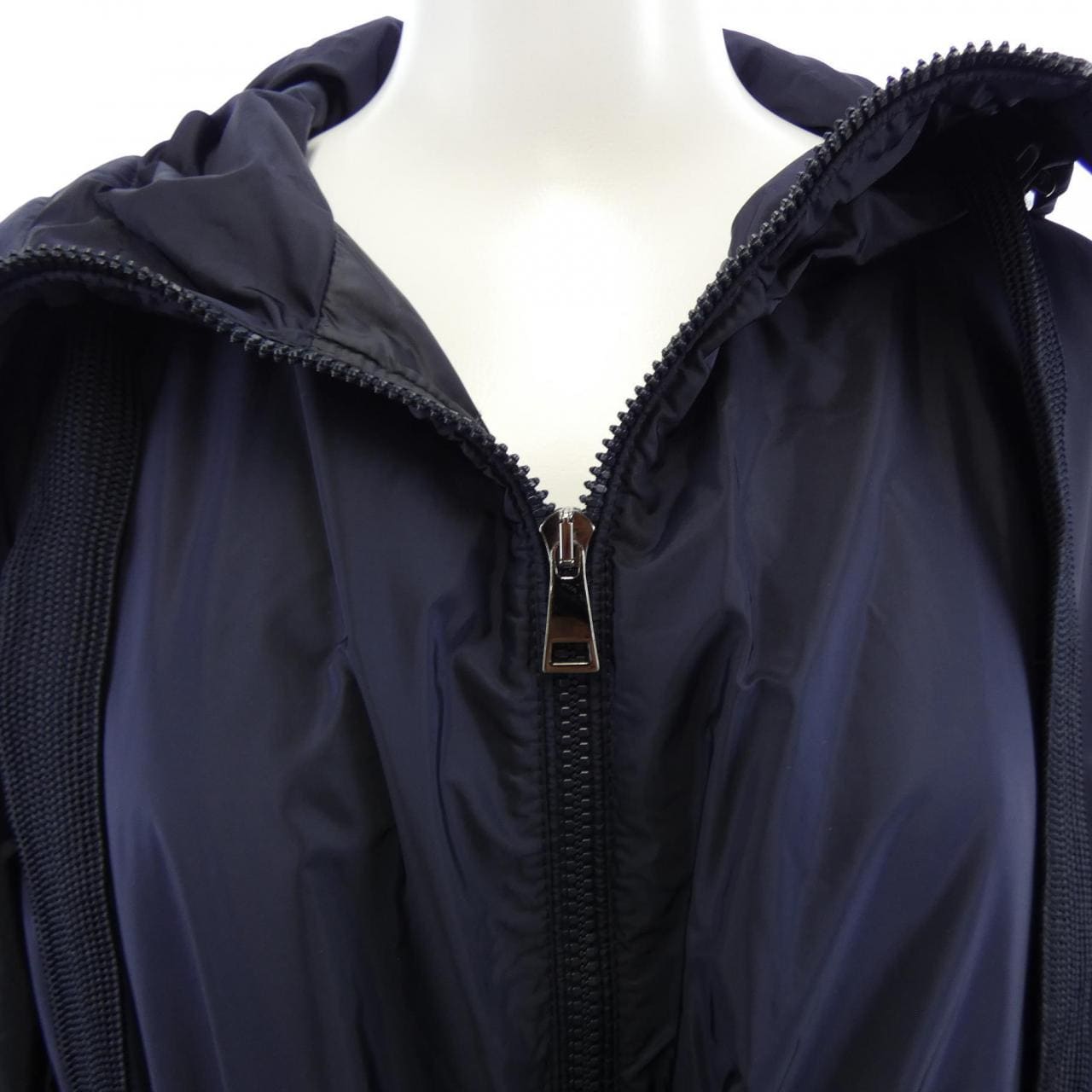 モンクレール MONCLER TOURTERELLE ダウンコート