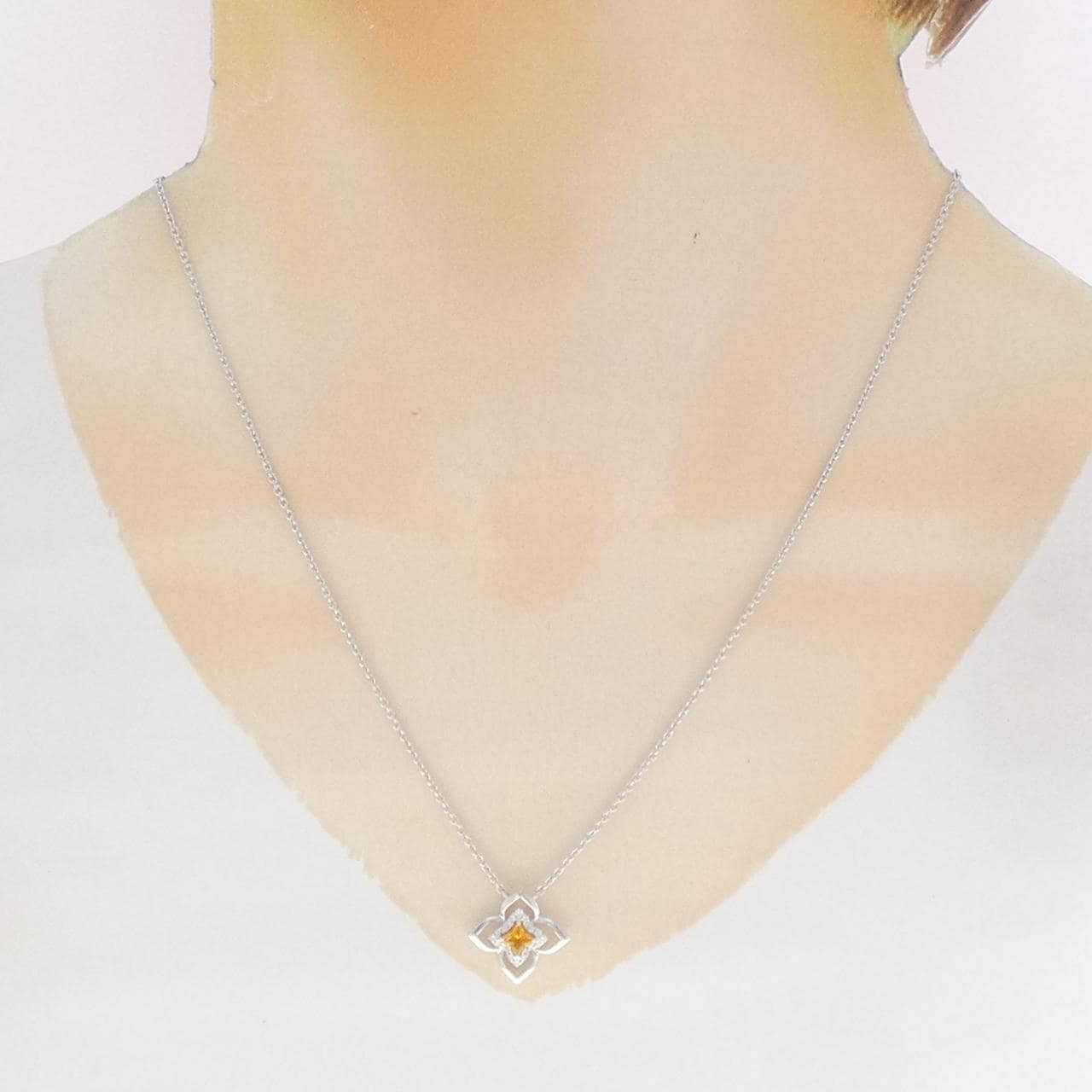 750WG フラワー サファイヤ ネックレス