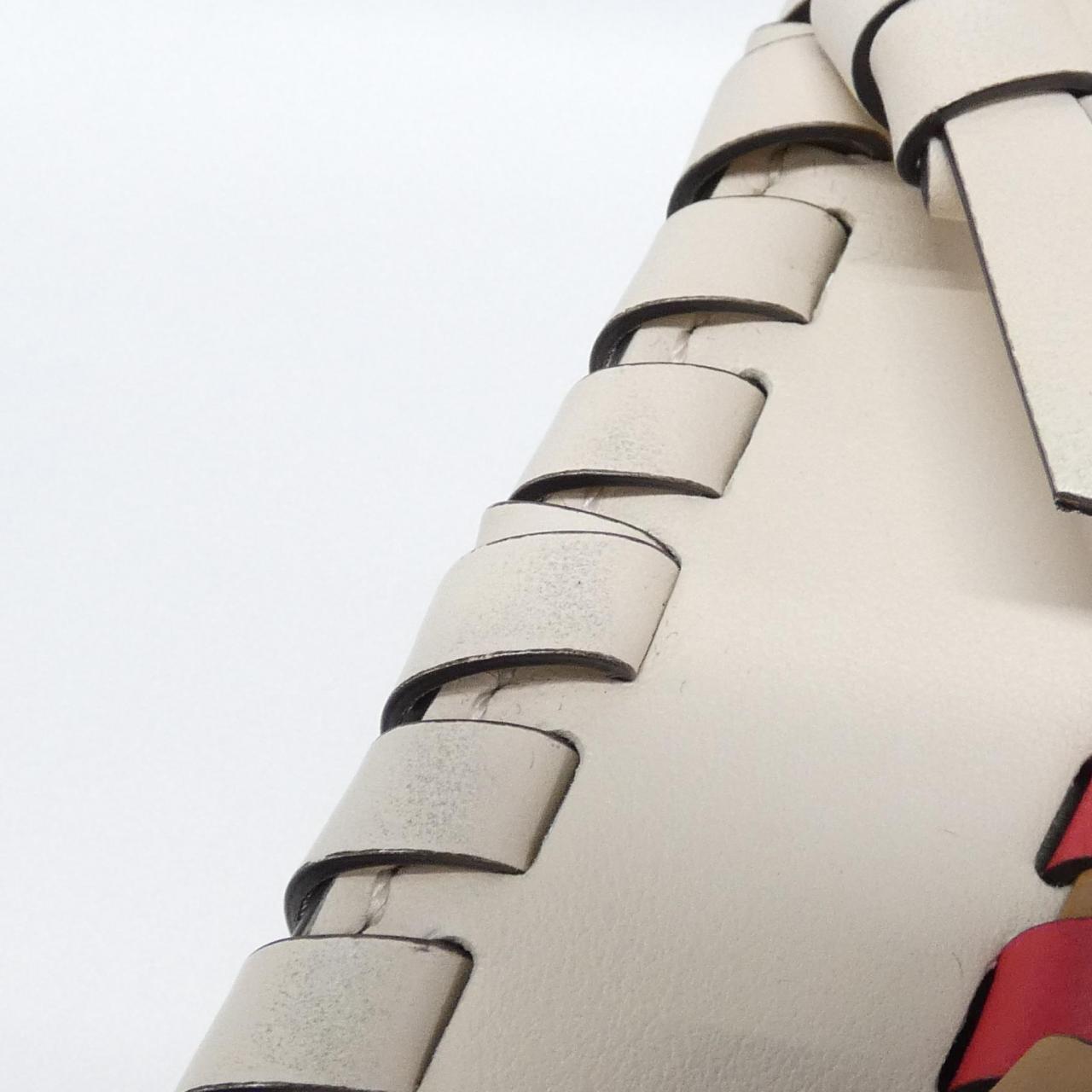 フェンディ ラナウェイ スモール 8BH344 A316 バッグ