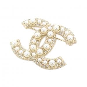 CHANEL brooch