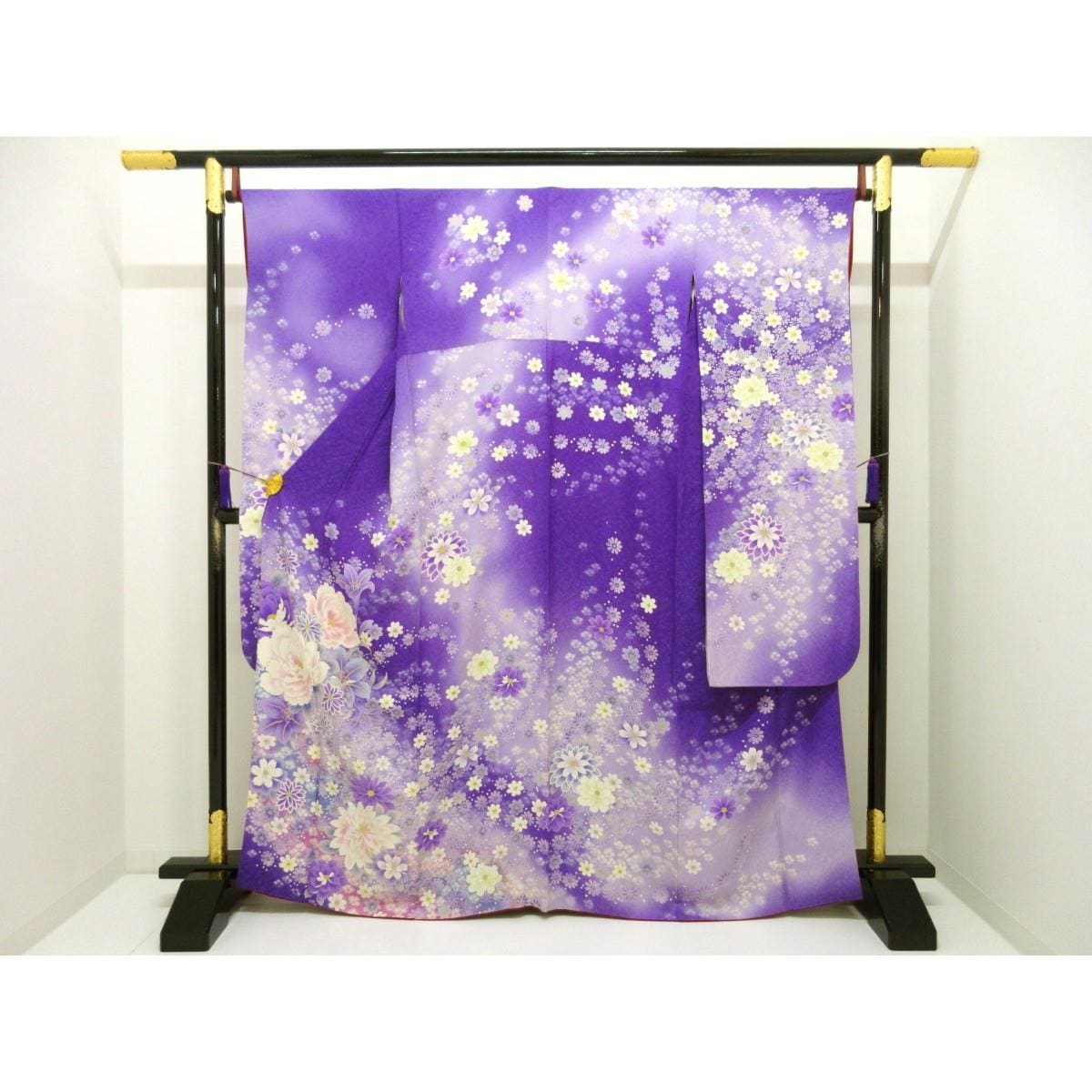 振袖　銀通しボカシ染　友禅銀彩加工　刺繍入り