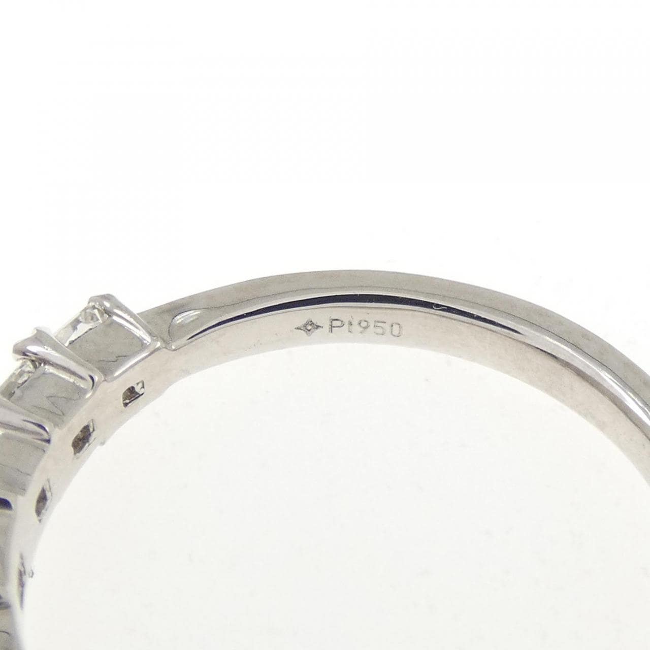 ジーエスティービー ダイヤモンド リング 0.75CT