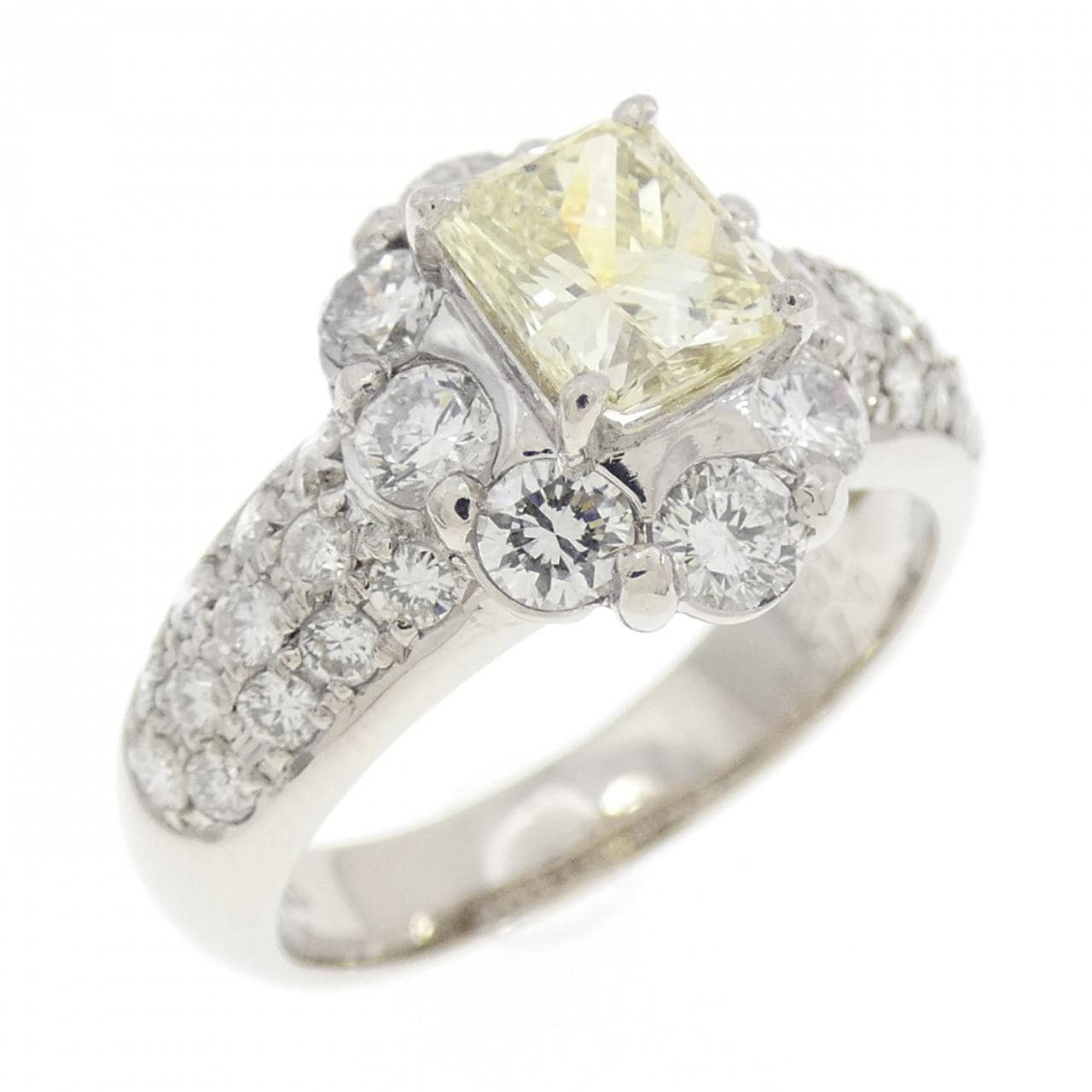 PT900 ダイヤモンド リング 0.704CT