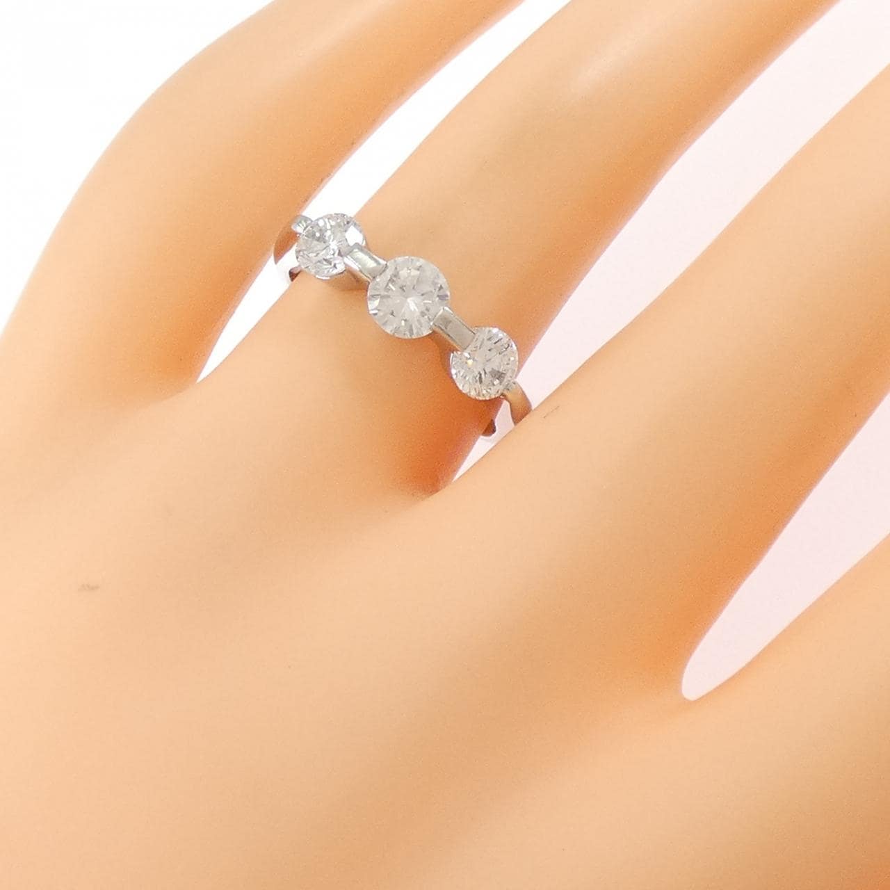 PT900 スリーストーン ダイヤモンド リング 1.17CT