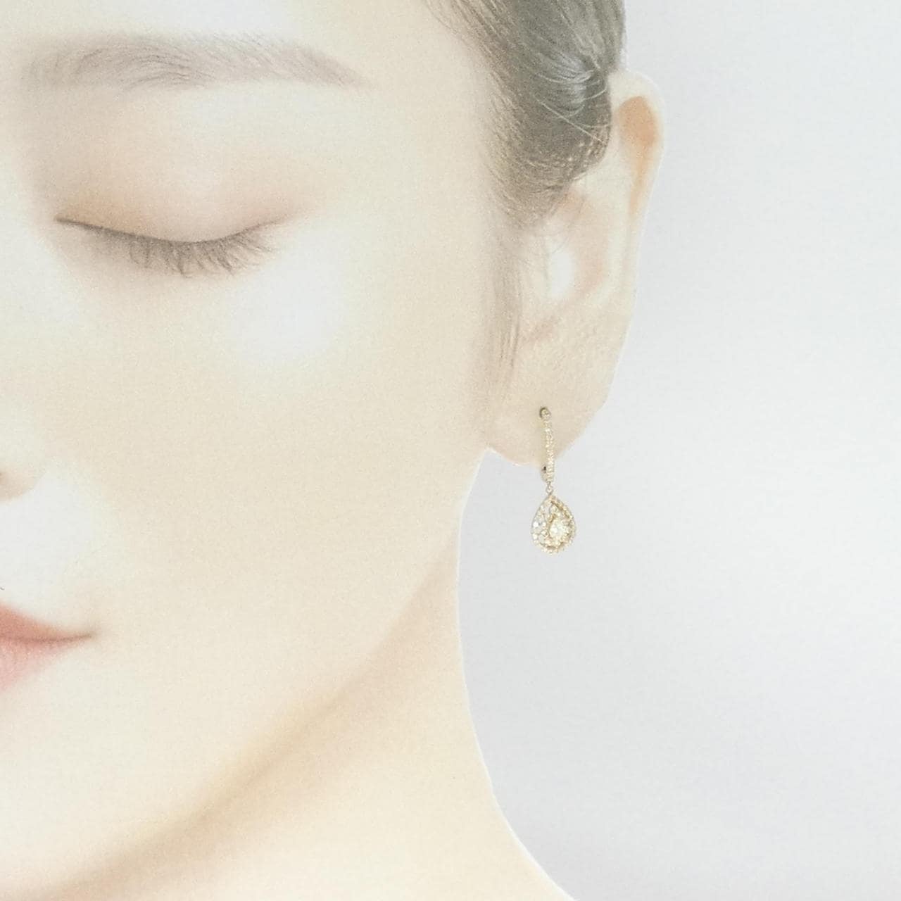 [BRAND NEW] K18YG Diamond earrings 0.86CT