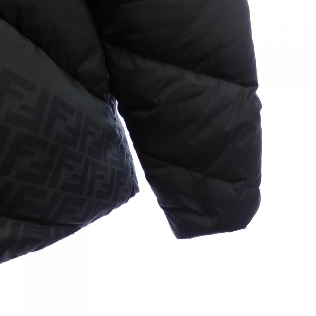 フェンディ FENDI FAA919 AQNJ ダウンジャケット