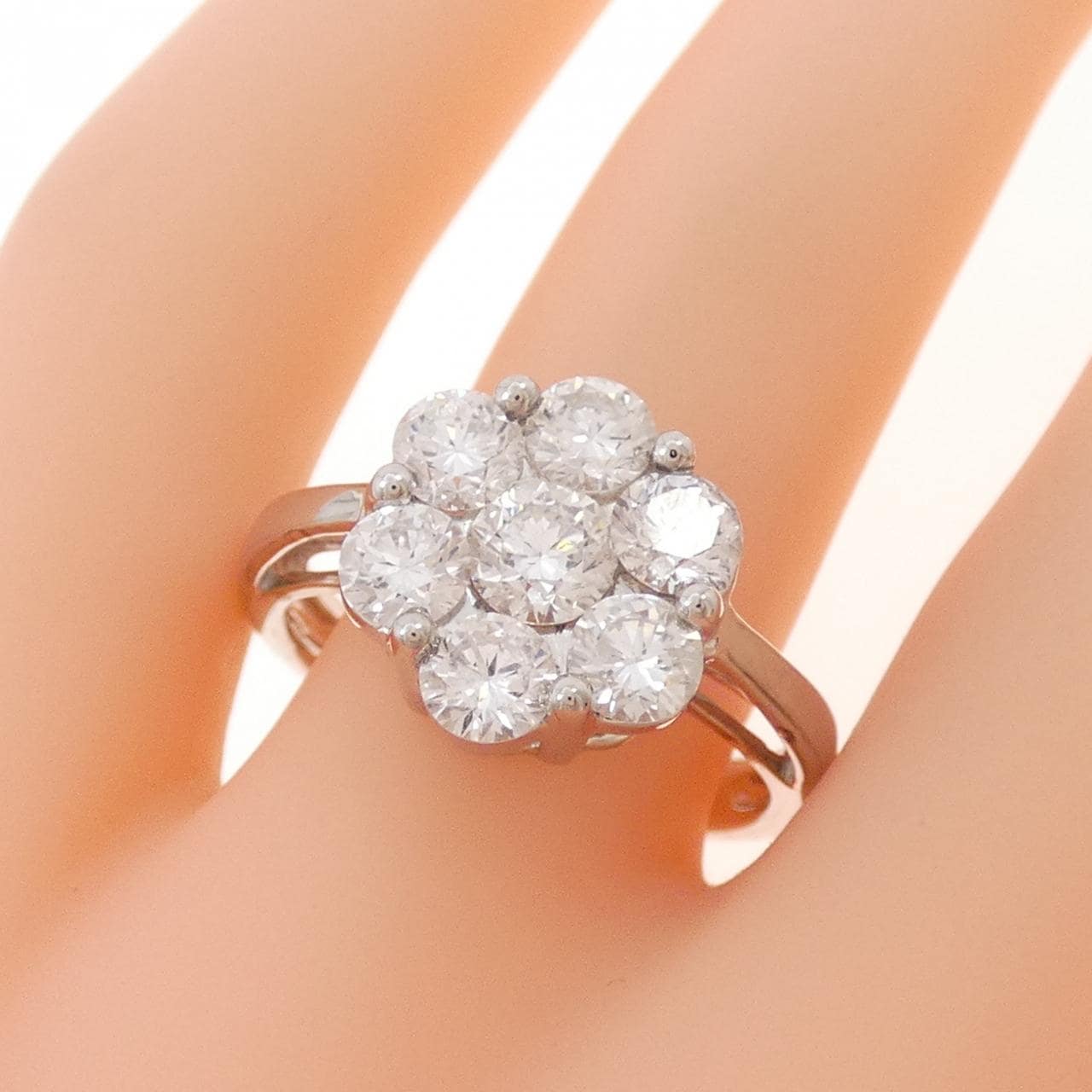 K18WG フラワー ダイヤモンド リング 2.00CT