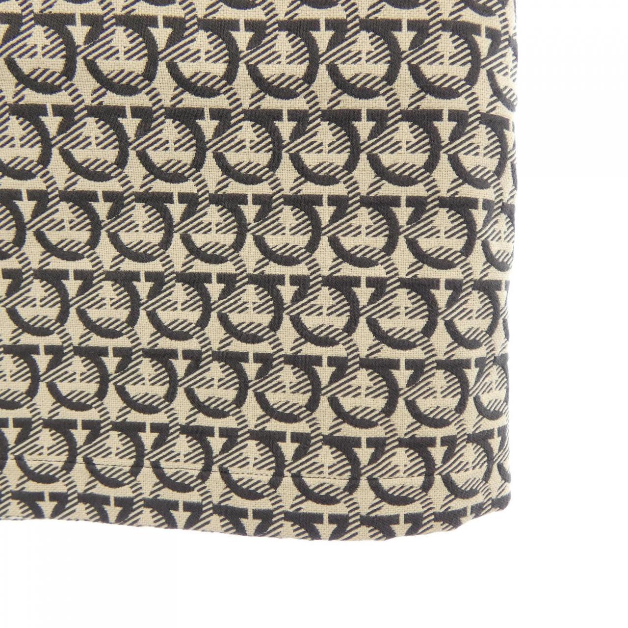 サルヴァトーレフェラガモ SALVATORE FERRAGAMO 13 J149 スカート