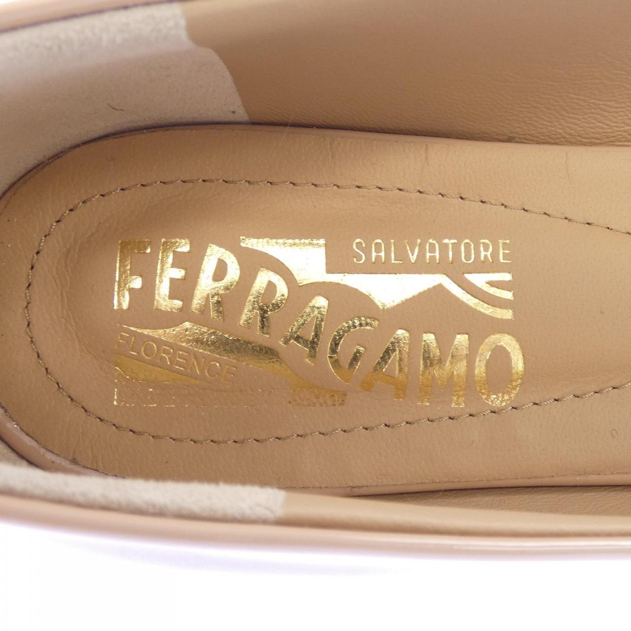 サルヴァトーレフェラガモ SALVATORE FERRAGAMO フラットシューズ