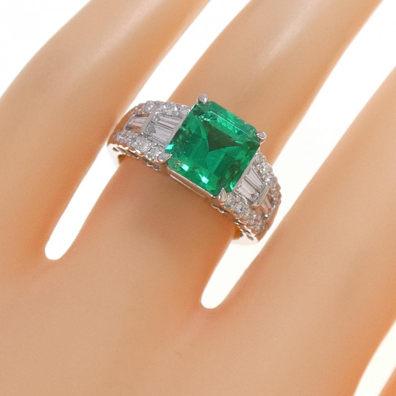PT900 Emerald Ring 2.66CT