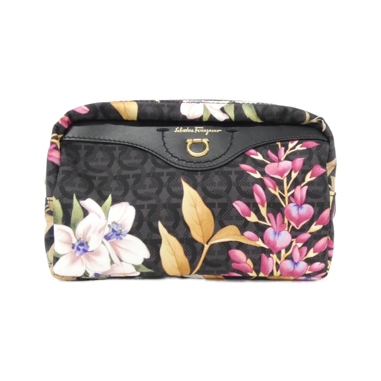 サルヴァトーレフェラガモ 22 0243 ポーチ