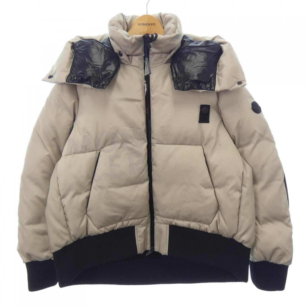 モンクレール MONCLER ダウンジャケット