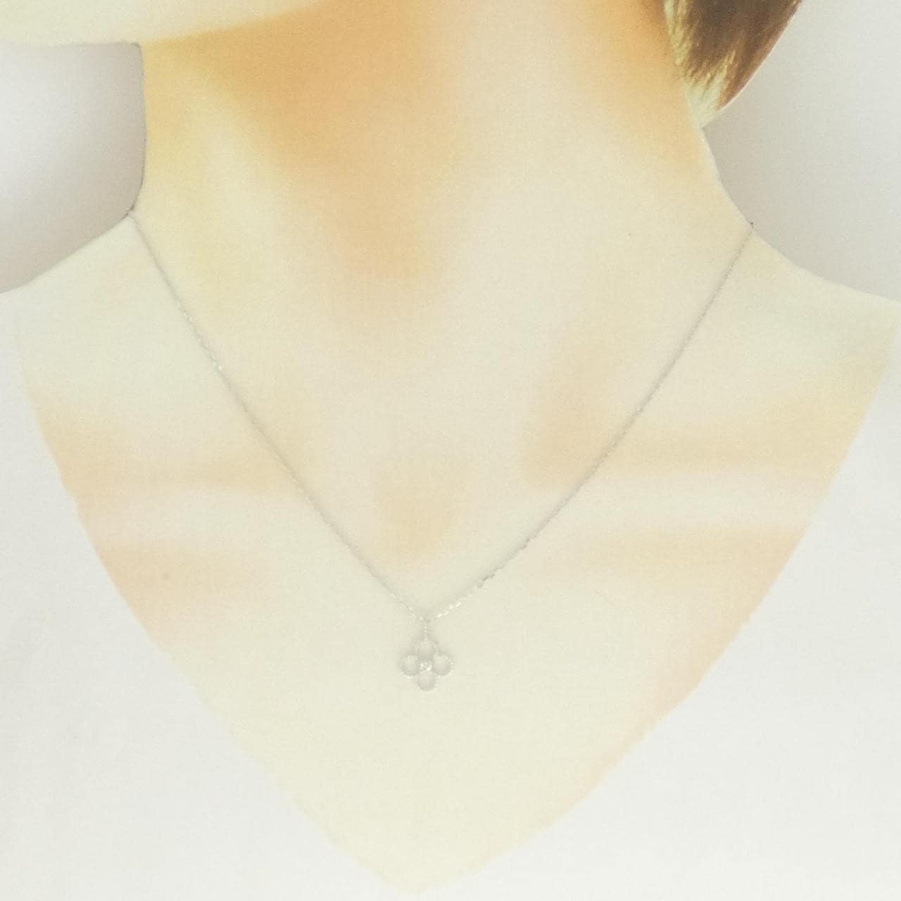 K18WG フラワー ダイヤモンド ネックレス 0.03CT