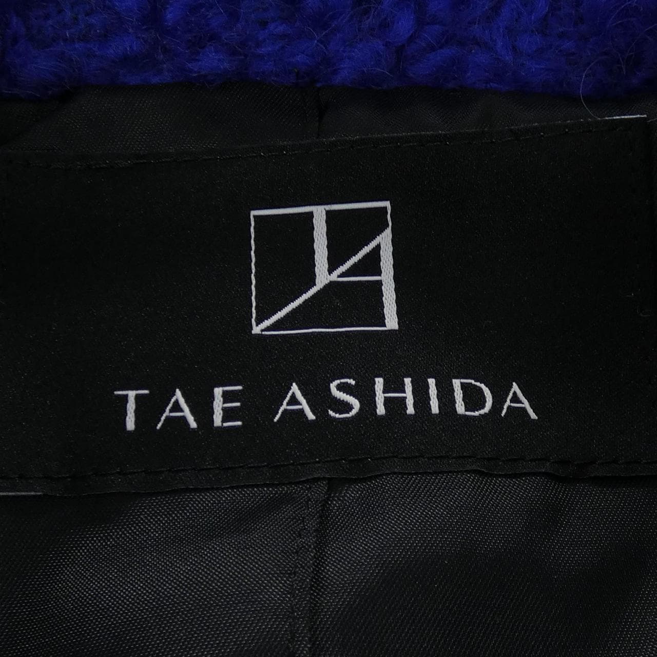 タエアシダ TAE ASHIDA コート