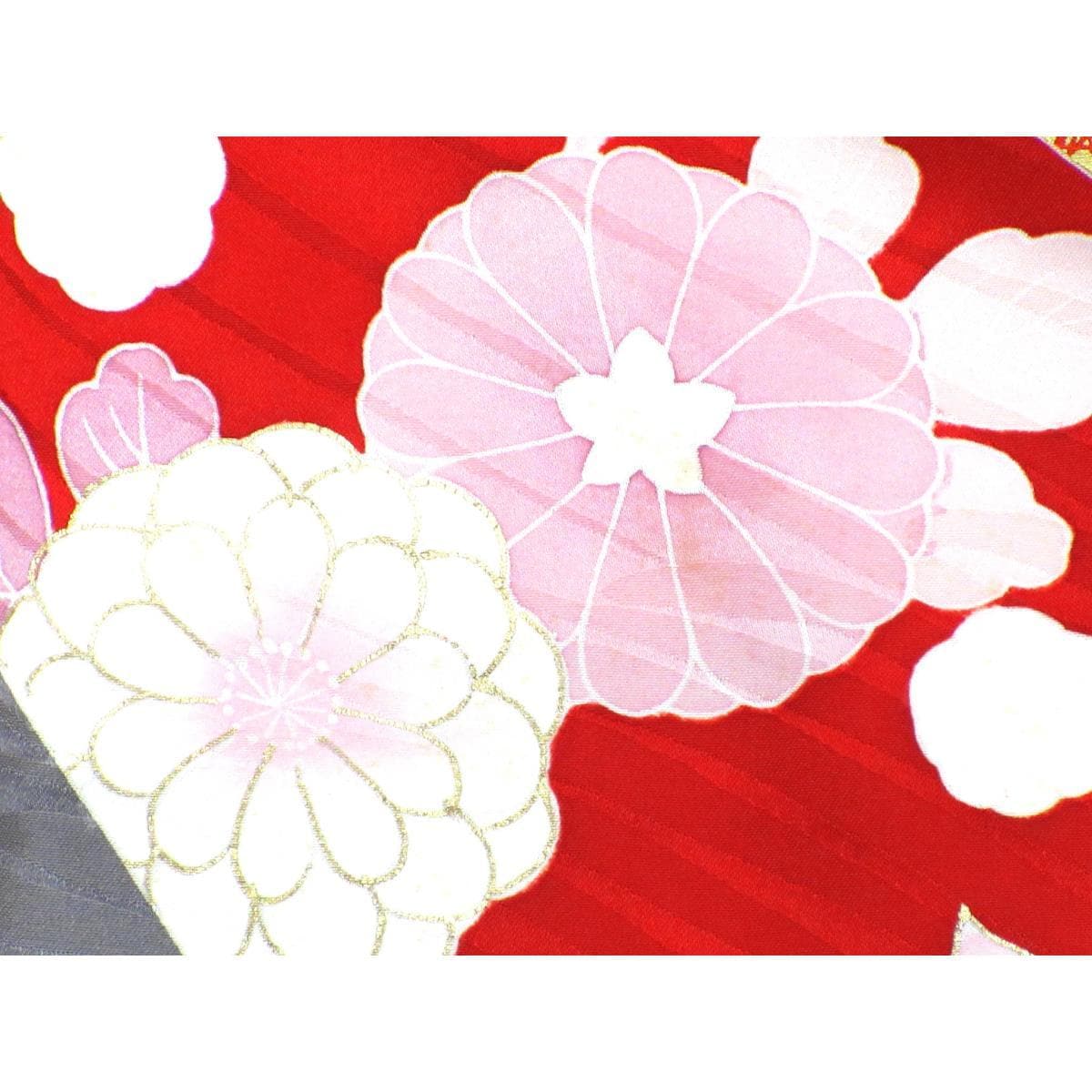 振袖　友禅金彩加工　刺繍入り