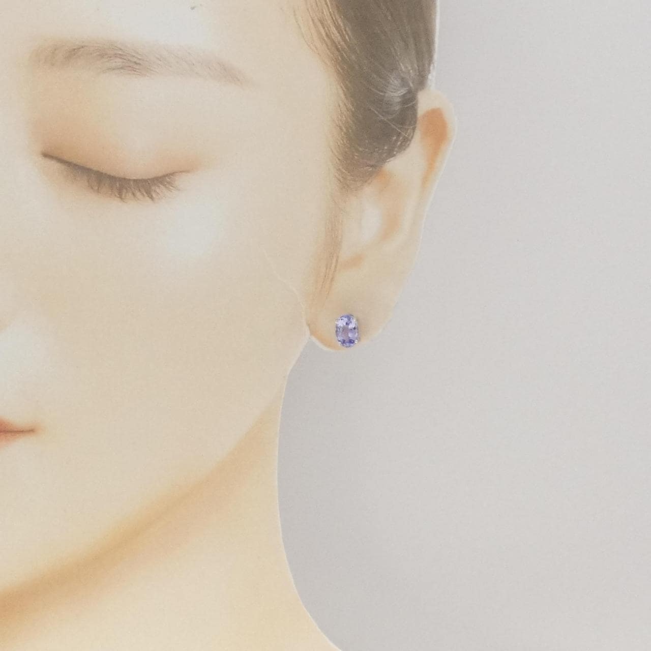 K18WG Tanzanite Earrings 2.00CT